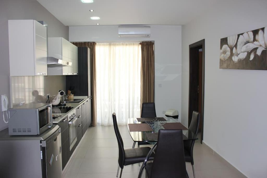 Sunny 2 Bedroom, 2 Bathrooms, Seaside Apt. Sliema Zewnętrze zdjęcie