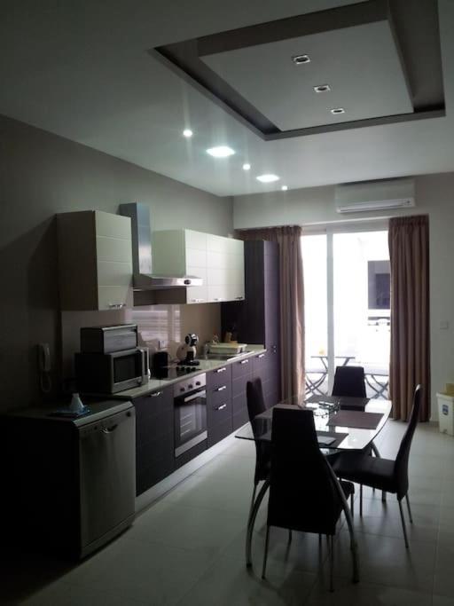 Sunny 2 Bedroom, 2 Bathrooms, Seaside Apt. Sliema Zewnętrze zdjęcie