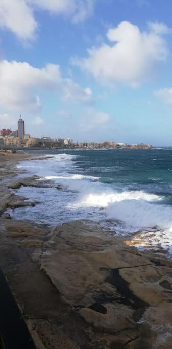 Sunny 2 Bedroom, 2 Bathrooms, Seaside Apt. Sliema Zewnętrze zdjęcie