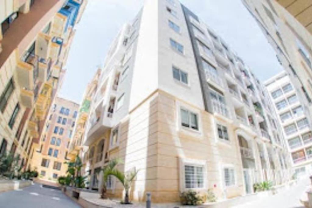 Sunny 2 Bedroom, 2 Bathrooms, Seaside Apt. Sliema Zewnętrze zdjęcie