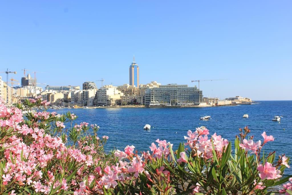 Sunny 2 Bedroom, 2 Bathrooms, Seaside Apt. Sliema Zewnętrze zdjęcie
