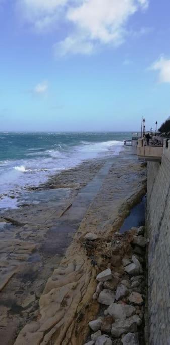 Sunny 2 Bedroom, 2 Bathrooms, Seaside Apt. Sliema Zewnętrze zdjęcie
